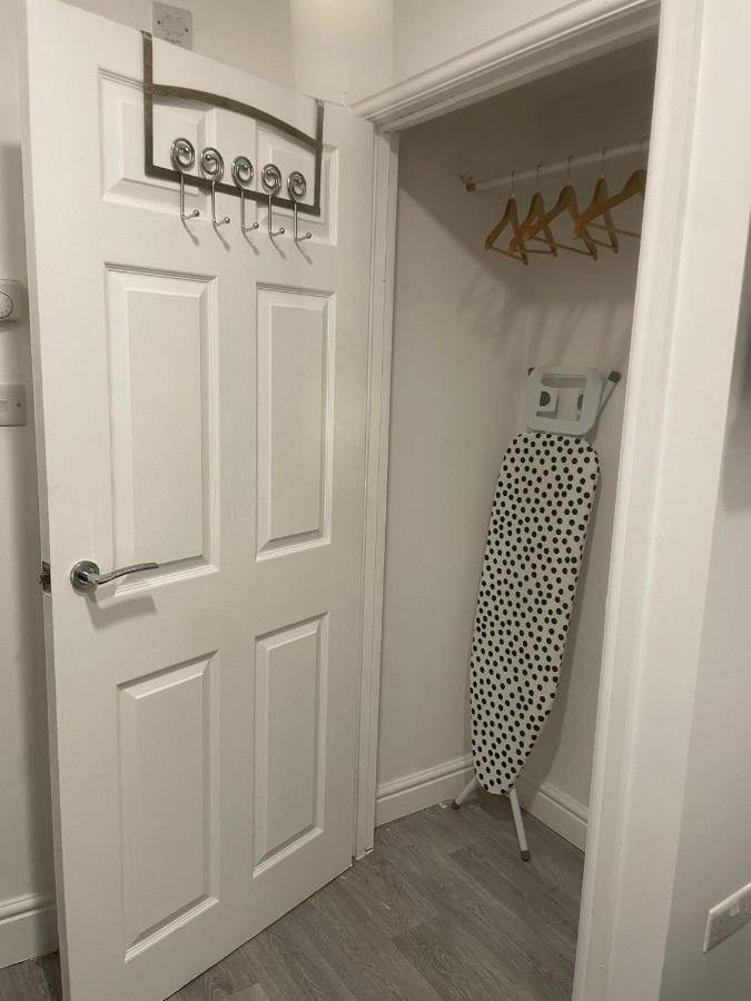 Luton Short Term Lets - Cardiff Road Apartment Bagian luar foto