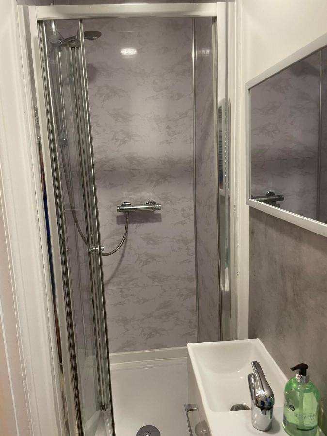 Luton Short Term Lets - Cardiff Road Apartment Bagian luar foto