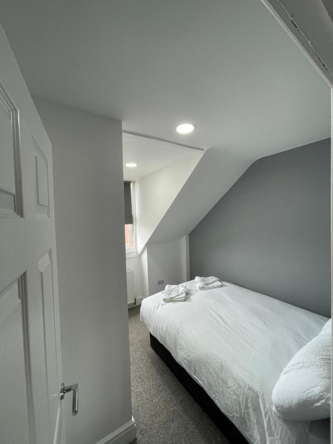Luton Short Term Lets - Cardiff Road Apartment Bagian luar foto