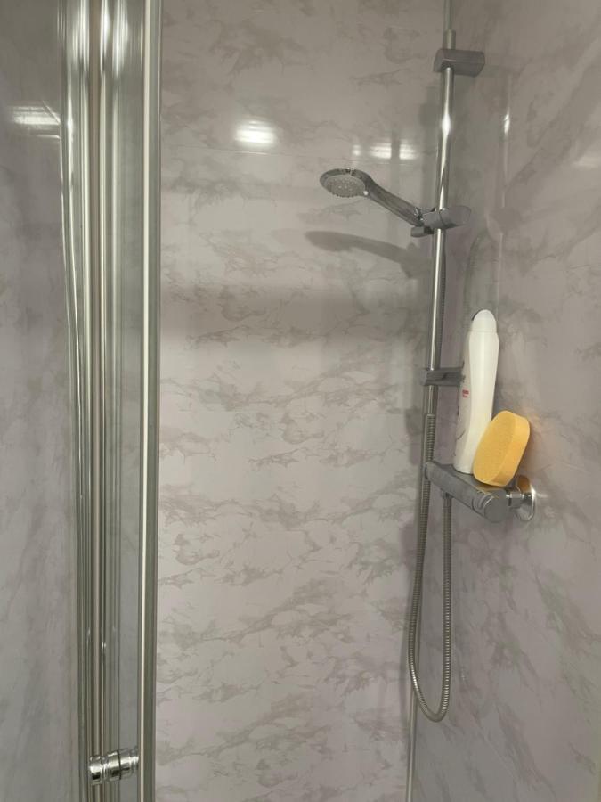 Luton Short Term Lets - Cardiff Road Apartment Bagian luar foto