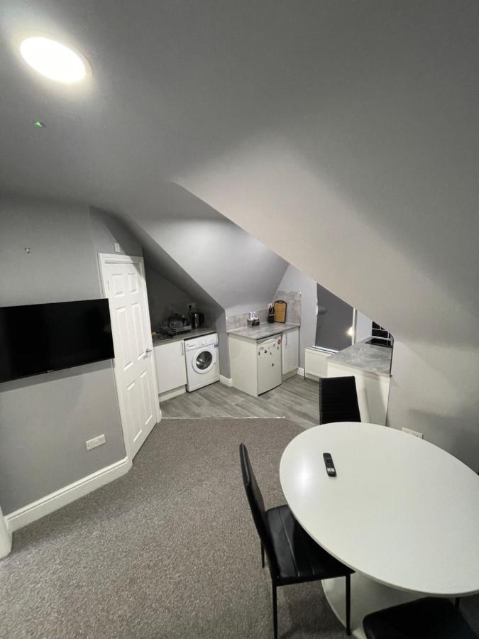 Luton Short Term Lets - Cardiff Road Apartment Bagian luar foto