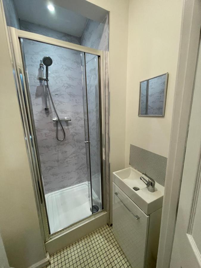 Luton Short Term Lets - Cardiff Road Apartment Bagian luar foto